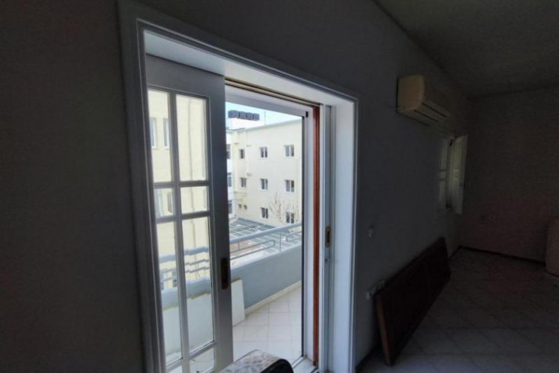 Agios Nikolaos Kreta, Agios Nikolaos: Apartment in der obersten Etage mit zwei Schlafzimmern und herrlichem Meerblick vom Balkon im Wohnung